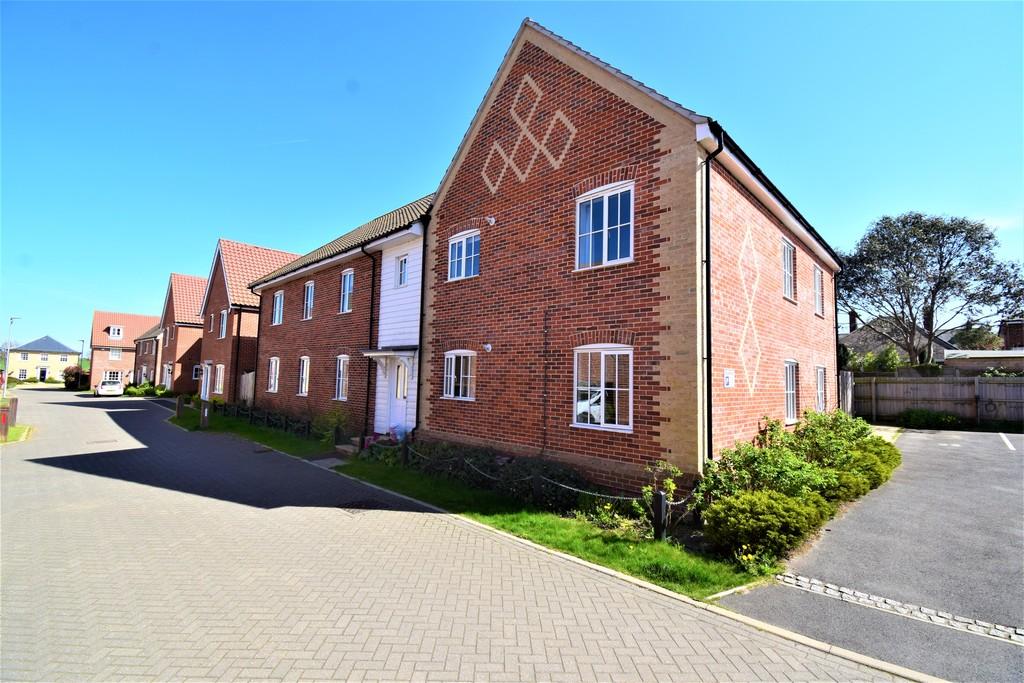 Foundry Close, Glemsford 2 bed apartment £850 pcm (£196 pw)