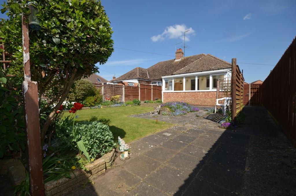 Whitney Road, Burton Latimer, Kettering 2 bed semidetached bungalow £245,000