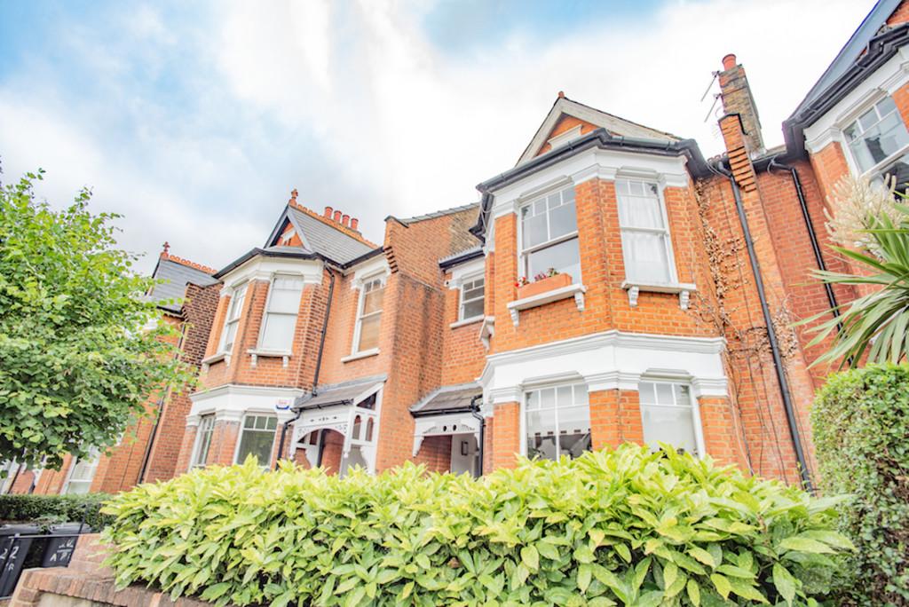 Alexandra Park Road, LONDON 2 bed ground floor flat for sale £650,000