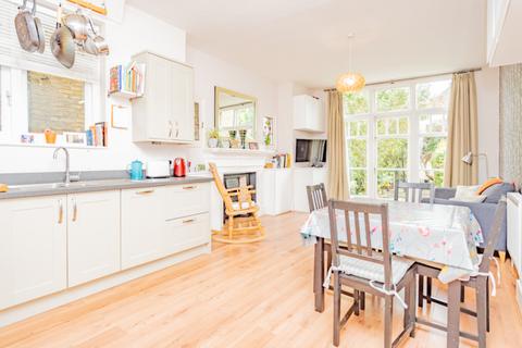 22a Alexandra Park Road, London, N10 2AB