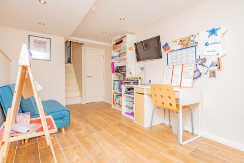22a Alexandra Park Road, London, N10 2AB