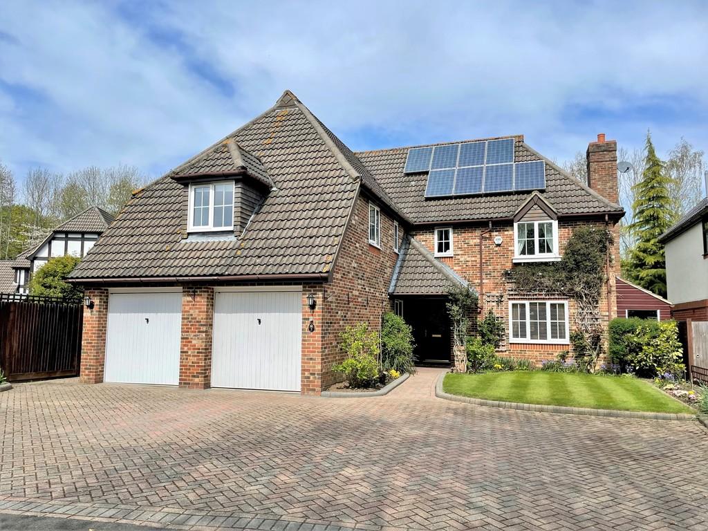 Shire Close, Whiteley 5 bed detached house £875,000