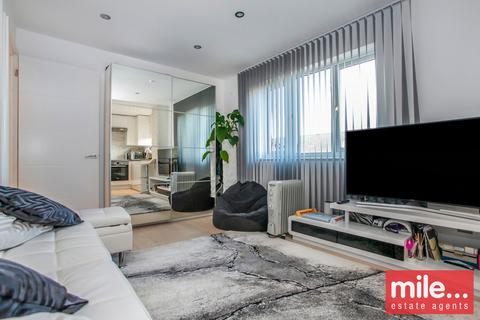 1 bedroom flat to rent, Albany Court, Hammersmith & Fulham NW10