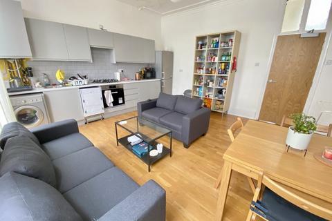 3 bedroom flat to rent, Camden Road, Camden
