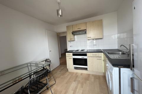 Studio to rent, High Street, London NW10