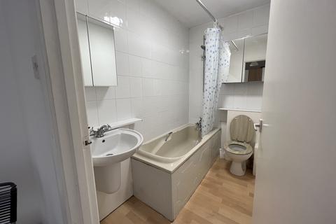 Studio to rent, High Street, London NW10