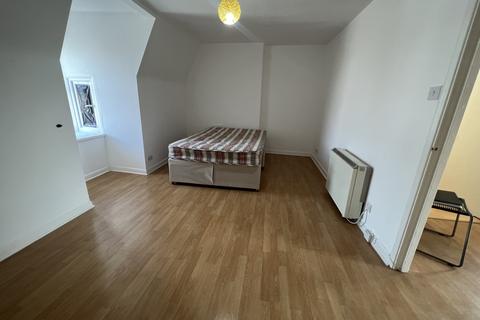 Studio to rent, High Street, London NW10