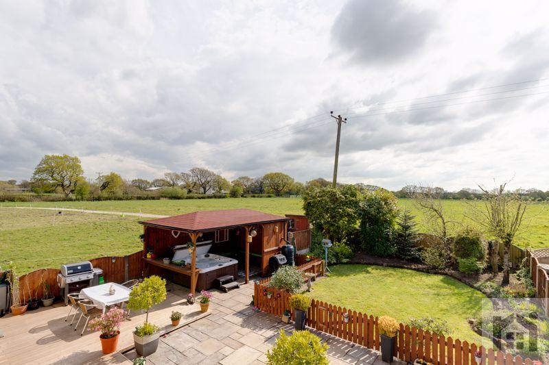 Southport Road, Ulnes Walton, PR26 8LQ 5 bed semidetached house £350,000