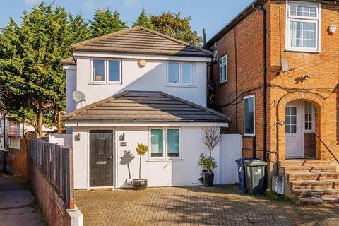 2 bedroom detached house to rent, Studland Road, Hanwell, London, W7 3QX