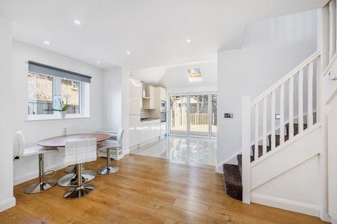 2 bedroom detached house to rent, Studland Road, Hanwell, London, W7 3QX