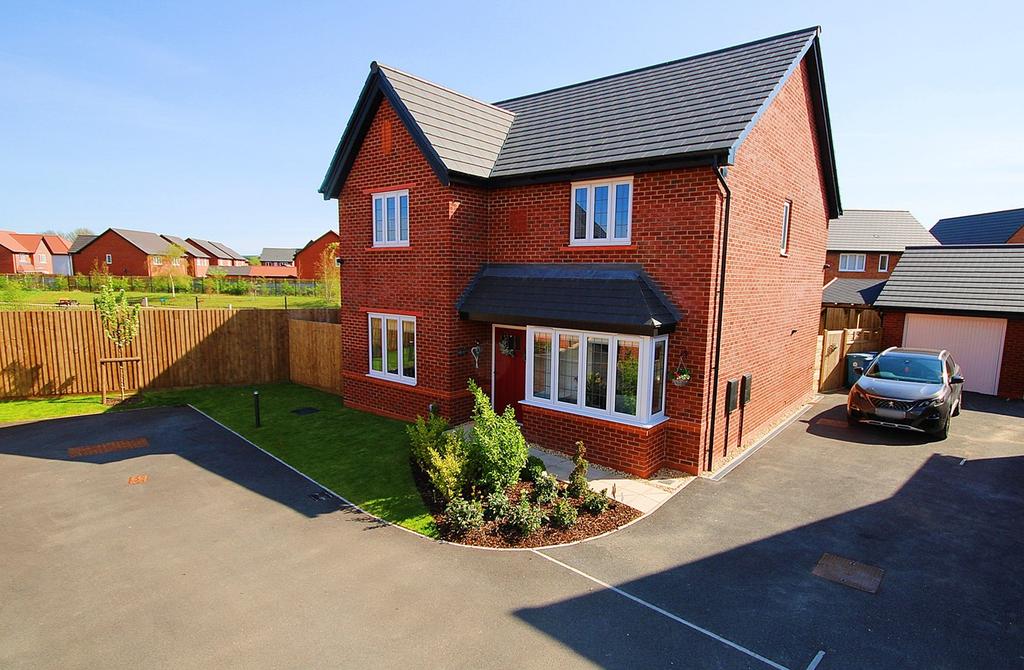 Broadstone Close, Great Sankey... 4 bed detached house £450,000