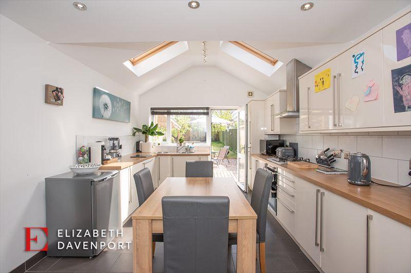 Kinross Road, Leamington Spa 3 bed semidetached house for sale £470,000