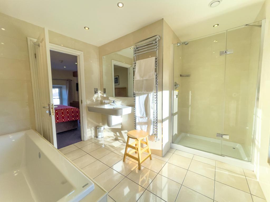 2nd floor suite