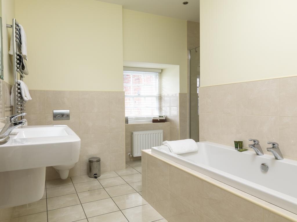 En-suite Bedroom with bathroom 2