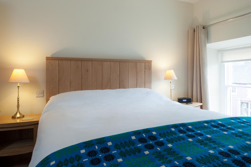 En-suite Bedroom with bathroom 3