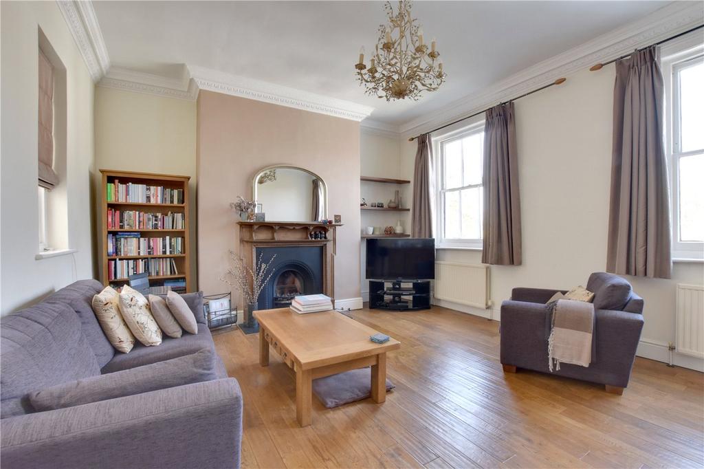 Glebe Court, The Glebe, Blackheath, London, SE3 2 bed apartment £600,000