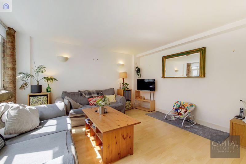 12 Fairclough Street, London 3 bed apartment - £2,817 pcm (£650 pw)