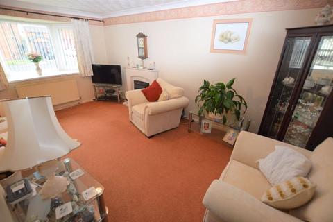 2 bedroom bungalow for sale - Westminster Close, Shaw, OL2 7XZ