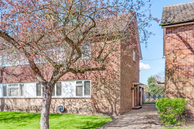 Vicarage Fields, WaltonOnThames 1 bed ground floor for