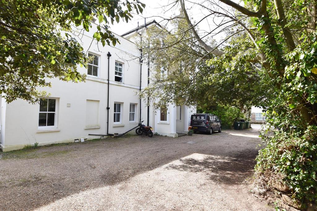 Upper Maze Hill, St. Leonards-On-Sea 2 bed flat - £220,000