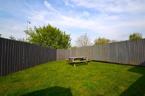 48 Castleton Grove, Haverfordwest, SA62 4AF