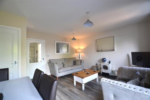 48 Castleton Grove, Haverfordwest, SA62 4AF