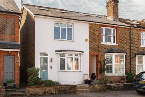 28 Albion Road, Reigate, RH2 7JY