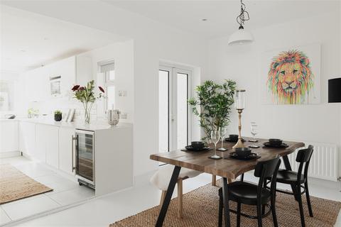 28 Albion Road, Reigate, RH2 7JY