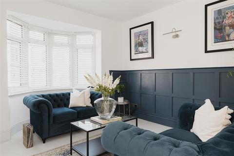 28 Albion Road, Reigate, RH2 7JY