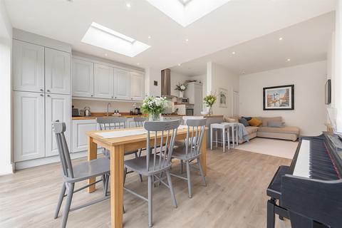 14 Normanton Avenue, London, SW19 8BB