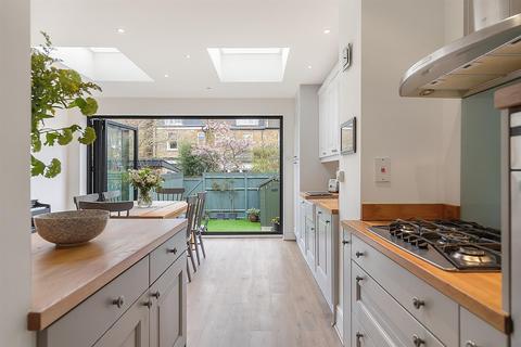 14 Normanton Avenue, London, SW19 8BB