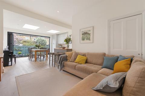 14 Normanton Avenue, London, SW19 8BB