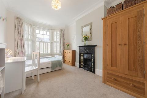 14 Normanton Avenue, London, SW19 8BB