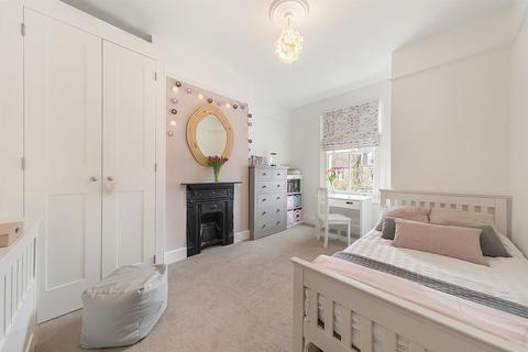 14 Normanton Avenue, London, SW19 8BB