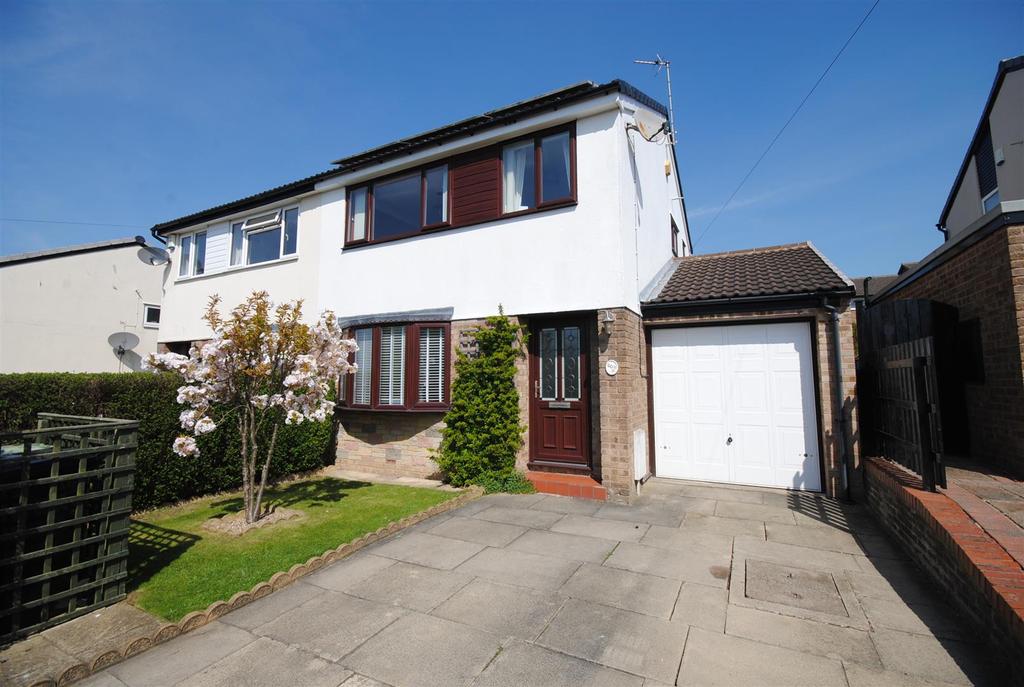 Pembroke Rise, Kippax, Leeds 3 bed semi-detached house - £245,000