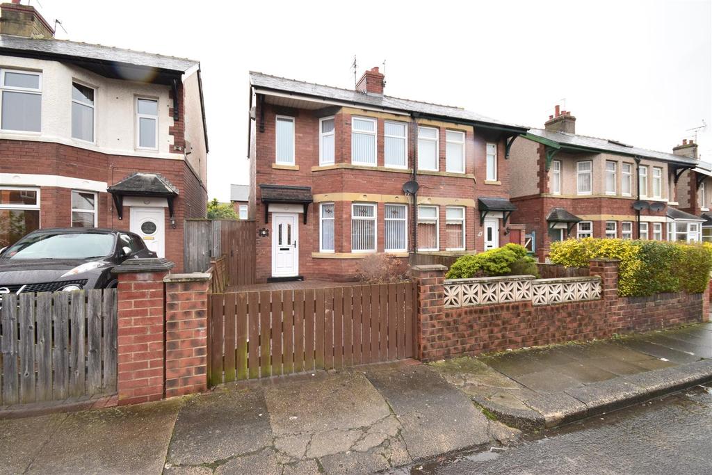 Laindon Avenue, Sunderland 2 bed semidetached house £725 pcm (£167 pw)
