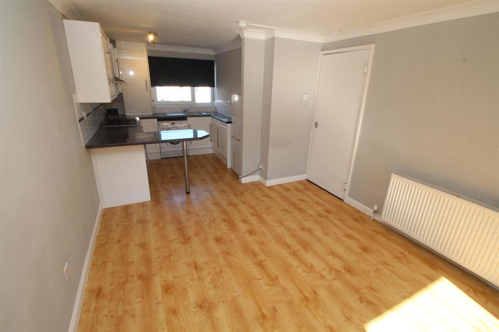 Roxburgh Avenue, Greenock 2 bed flat £475 pcm (£110 pw)
