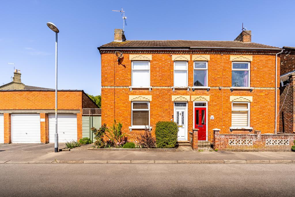 Cross Street, Spalding 2 bed semidetached house £185,000