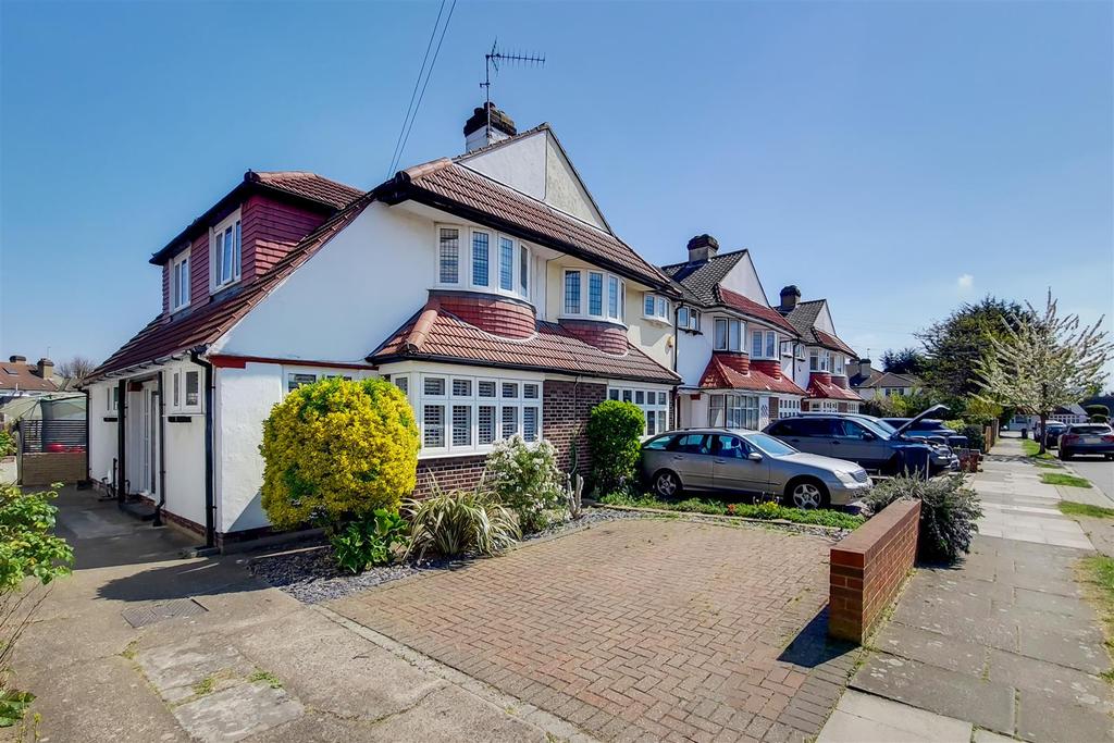 Melbourne Way, Enfield EN1 3 bed end of terrace house £600,000