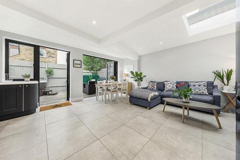 29a Brathway Road, London, SW18 4BE