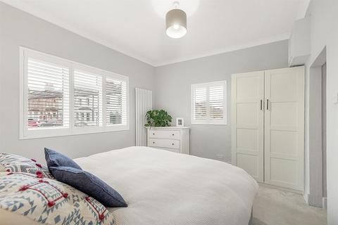 29a Brathway Road, London, SW18 4BE