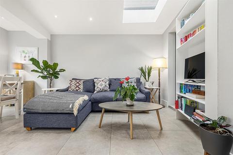 29a Brathway Road, London, SW18 4BE