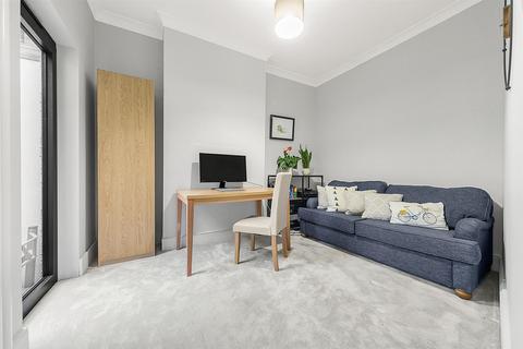 29a Brathway Road, London, SW18 4BE