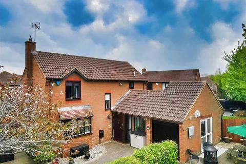 3 Delius Close, Browns Wood, Milton Keynes, MK7 8DA