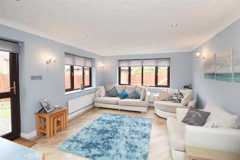 3 Delius Close, Browns Wood, Milton Keynes, MK7 8DA