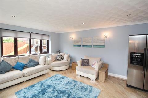 3 Delius Close, Browns Wood, Milton Keynes, MK7 8DA
