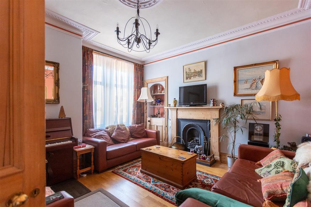 Rose Crescent, Perth 3 bed house £263,000