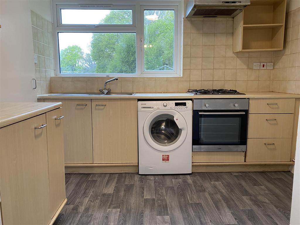 Preston Road, BexhillOnSea 2 bed flat £135,000