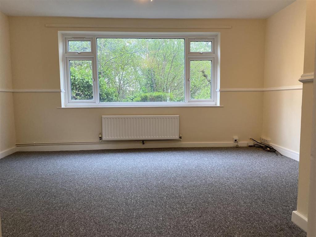 Preston Road, BexhillOnSea 2 bed flat £135,000