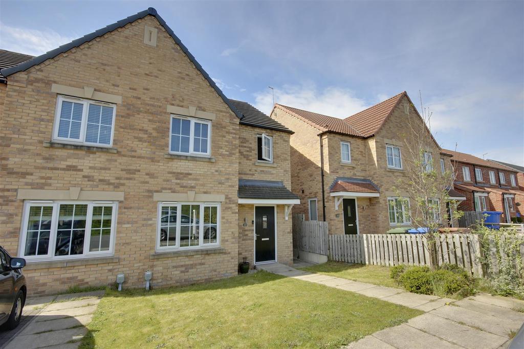 Hardwick Close, Elloughton 3 bed semidetached house £209,950